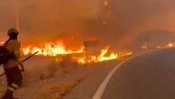 "Le vent complique le travail des pompiers" : l'Espagne face à un violent incendie, 12 morts et 19 personnes recherchées