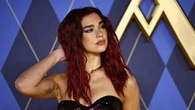 VIDÉO - Dua Lipa enflamme Paris La Défense Arena et reprend "Moi... Lolita"