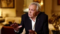 "Je joue un rôle" : Michel Sardou répond aux critiques des féministes sur son sexisme dans "Sept à huit"