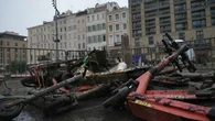 "Autant de déchets, c'est affligeant" : les mauvaises surprises du nettoyage annuel du Vieux-Port de Marseille