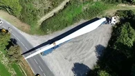 "C'est un challenge" : un impressionnant balai dans le Tarn pour transporter des pales d'éoliennes