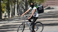 Canicule : les livreurs Uber Eats et Deliveroo ne travailleront plus aux heures les plus chaudes en cas de vigilance rouge