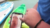 "J'ai essayé de me débattre" : la grosse frayeur d'un adolescent mordu et entraîné au fond d'un lac par un poisson