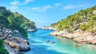 Randonnée : partez à la découverte du littoral méditerranéen, des Calanques de Marseille à la côte d’Azur avec le GR®51