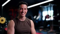 "Tu vas travailler tes triceps" : Tibo InShape coache Audrey Crespo-Mara ce dimanche dans Sept à Huit