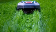Pourquoi vous ne devez surtout pas faire tourner vos robots tondeuses la nuit !