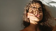 VÉRIF' - Gare à ces publications qui minimisent les risques avérés de l'exposition au soleil