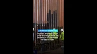 Le mur Mexique/États-Unis repeint en noir pour que les migrants "se brûlent"