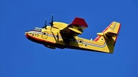 Incendie en Gironde : l'UE déploie trois avions bombardiers d'eau et deux hélicoptères en renfort