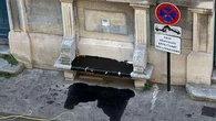 À Nîmes, un homme déverse de l'huile de vidange sur le banc public en face de chez lui pour empêcher les habitants de venir s'y asseoir le soir