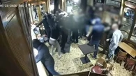 video-Rixe en plein Paris : les images des violents affrontements impliquant des supporters niçois à la veille du match contre Lens