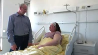 "Je vais pouvoir entendre à nouveau" : une femme et un bébé bénéficient d'une première mondiale dans deux hôpitaux parisiens