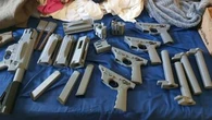 "Ce n'est pas dans le grand banditisme que ça va tourner" : en France, quelle est l'ampleur du trafic d'armes imprimées en 3D ?