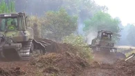 "Ça avance assez rapidement" : en Gironde, les bulldozers en action pour créer des pare-feux contre l'incendie