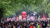 "C'est payé double" : l'envie de travailler le 1ᵉʳ-Mai prend-elle le pas sur celle de manifester ?