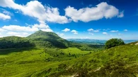 Randonnée : partez à la découverte des volcans d’Auvergne avec le GR30