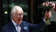 Charles III : un an après son couronnement, son combat contre la maladie a fait de lui un roi "normal"
