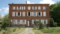 "Vraiment sympa" : pour mieux vieillir, ces retraités ont acheté une grande maison et vivent en colocation