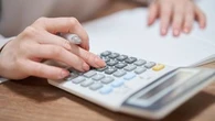 J'ai découvert que je payais pour deux assurances identiques, est-ce légal ? Le 13H à vos côtés