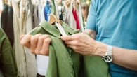 L’Ecobalyse arrive pour les vêtements le 1er octobre : comment fonctionne ce nutri-score version mode ?
