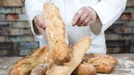 Mon boulanger augmente ses prix de 15% les jours fériés, est-ce légal ? Le 13H à vos côtés