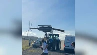 Rave-party en Lozère : les images impressionnantes d'affrontements entre fêtards et agriculteurs