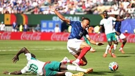 France-Sénégal : pourquoi l'arbitre n'a-t-il pas sifflé penalty sur Kylian Mbappé ?
