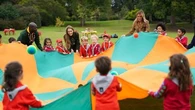 Tout sourire, Melania Trump profite d'un après-midi chez les scouts avec Kate Middleton