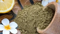 Soin capillaire : cette technique ancestrale peut donner un vrai coup de fouet à vos cheveux bruns !