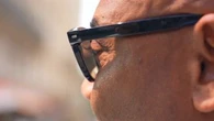 Caméras, prothèses auditives, parfum, verres teintées modifiables... découvrez les nouvelles fonctions des lunettes de demain