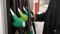 Carburants : pourquoi le gasoil coûte 0,25 euro de plus qu'en 2021... alors que le prix du baril de pétrole est le même