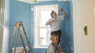 "La préparation, c'est le plus important" : les astuces pour repeindre un mur comme un pro