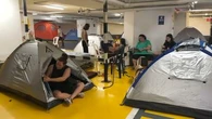 "Presque 1.000 familles à reloger" : à Tel-Aviv, ces Israéliens à la recherche d'un abri à tout prix