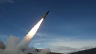 Iran : les États-Unis lancent des frappes contre Téhéran et rétablissent leurs sanctions après des tirs contre des navires