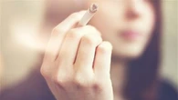 Tabagisme : fumer reste socialement acceptable pour une partie des jeunes, selon une étude