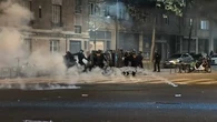 "J'ai reçu des morceaux de verre dans les yeux" : un policier blessé à Paris après le match du PSG témoigne
