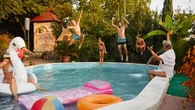 Mes voisins font trop de bruit dans leur piscine, comment intervenir ? Le 13H à vos côtés