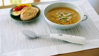 Cette cuillère innovante donne un goût salé aux plats, sans ajouter de sel