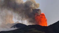 VIDÉO - Sicile : les images stupéfiantes de l'Etna et du Stromboli en éruption