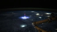 "Waouh !" : quand une astronaute capture depuis l'ISS un éclair qui jaillit au-dessus des nuages