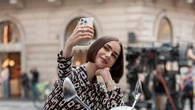 Emmanuel Macron donne rendez-vous à Lily Collins "en juin" pour la suite d'"Emily in Paris"