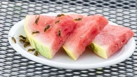 Ces astuces pour éloigner à coup sûr les guêpes pendant vos repas sur la terrasse