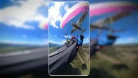 "Ils peuvent partager le même espace aérien" : comment expliquer l'accident entre un parapentiste et un avion en Autriche ?