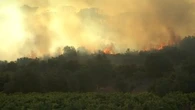 Incendies en série : pas de répit pour les pompiers et des habitants en alerte permanente