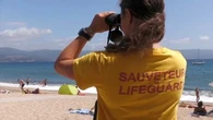 5000 postes vacants sur les plages françaises : comment expliquer la pénurie de sauveteurs en mer ?