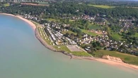 Érosion du littoral : taxer les activités saisonnières en bord de mer, cette piste qui pourrait enflammer le débat