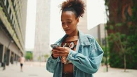 "Même quand les amis appellent, ils envoient un SMS" : ces raisons qui expliquent pourquoi la Gen Z ne décroche jamais leur téléphone