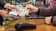 "J'ai de l'espèce, mais je m'en sers rarement" : vers la disparition de l'argent liquide ?