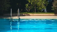 Adieu, piscine enterrée : comment la supprimer et créer un tout nouvel espace dans son extérieur