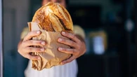Le pain fait-il grossir ? Un médecin nous explique ce qu'il faut savoir pour manger sans culpabiliser